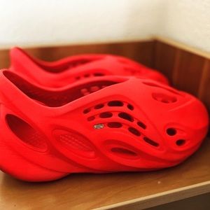 Yeezy foam runner vermilion